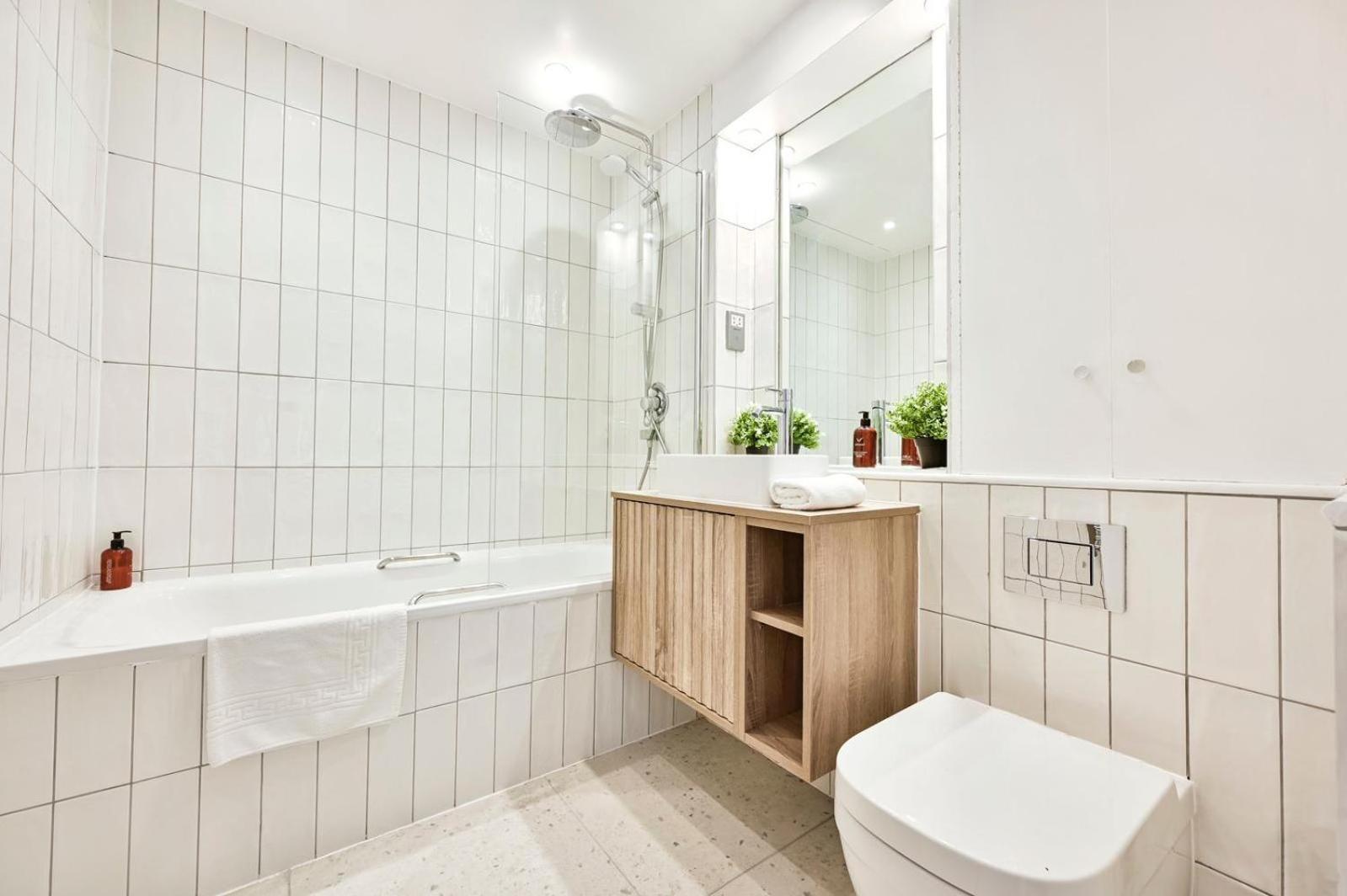 Amazing 3 Bed Apartment Great Portland Street Londra Esterno foto